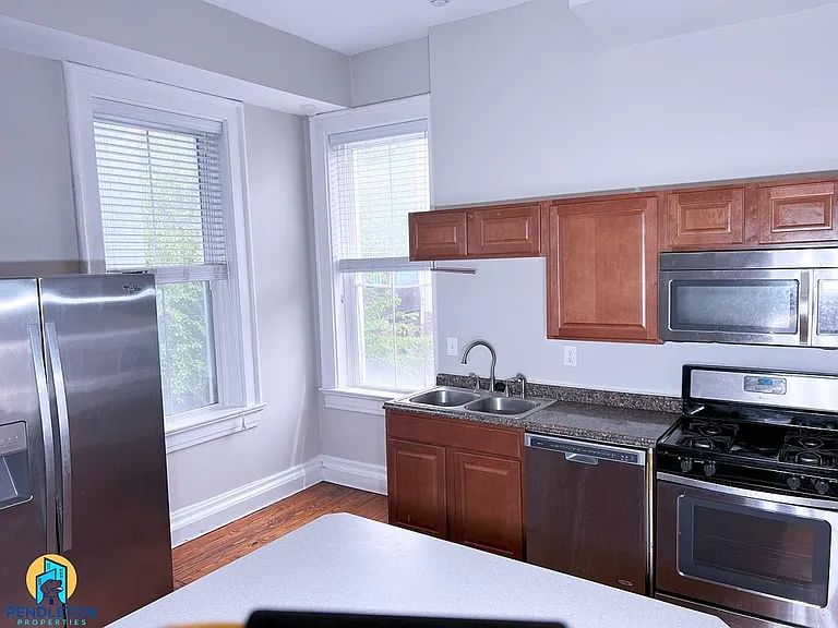 521 E 13th St #3 — Photo 4