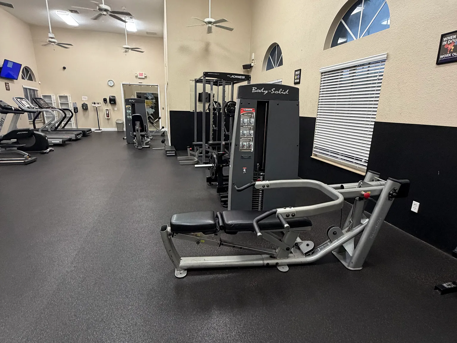 3 bed, 1300 sqft, $2,700 — Photo 4