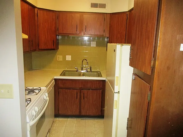 1516 Woods Ave — Photo 6