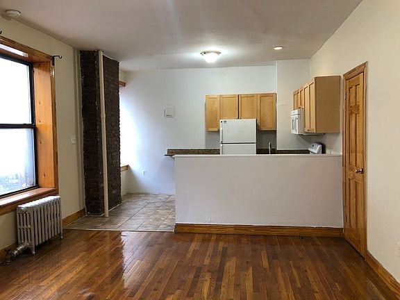 4th image of 132 Saint Marks Pl APT 4
