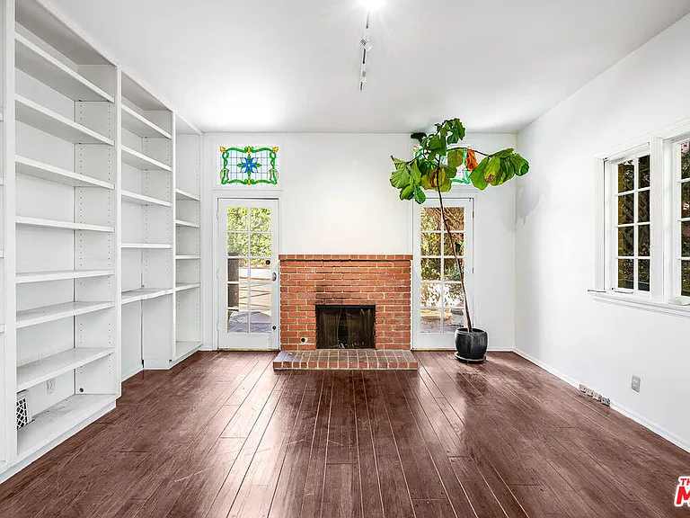 2441 Glendower Ave — Photo 11