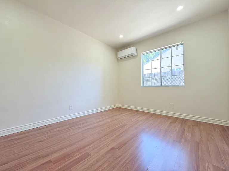 8409 Columbus Ave — Photo 16