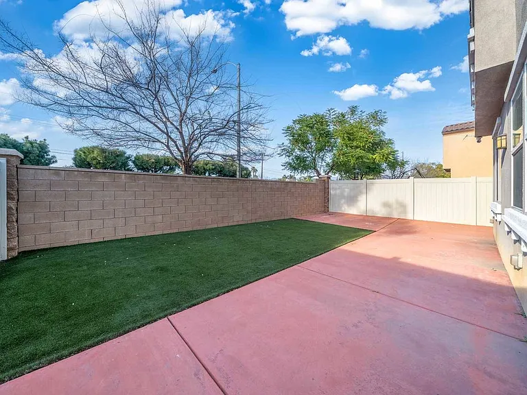 630 W Woodcrest St — Photo 44