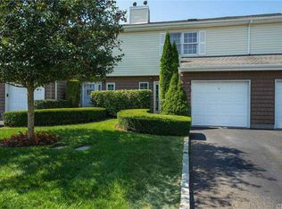 4 Sandy Hill Rd, Commack, NY 11725