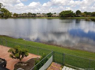 10383 NW 3rd St, Pembroke Pines, FL 33026