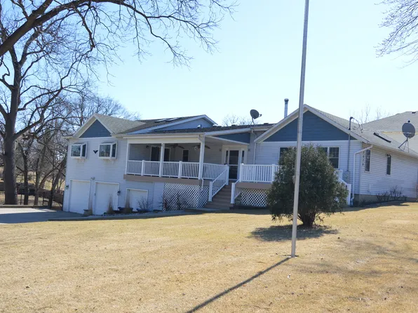 27079 N Ridge St, Wauconda, IL 60084