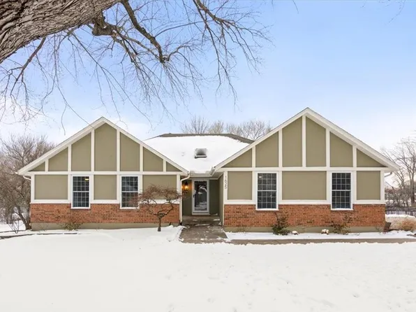 1625 NE Debonair Ct, Lees Summit, MO 64086