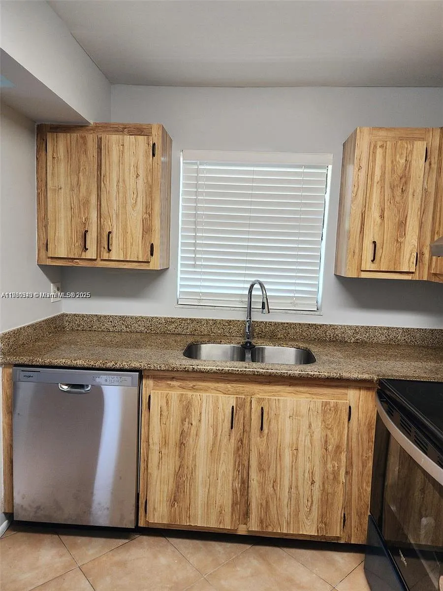 Photo 2 of 14 - 6061 Shakerwood Cir #208 - Tamarac, FL Building Photo - 6061 Shakerwood Cir #208