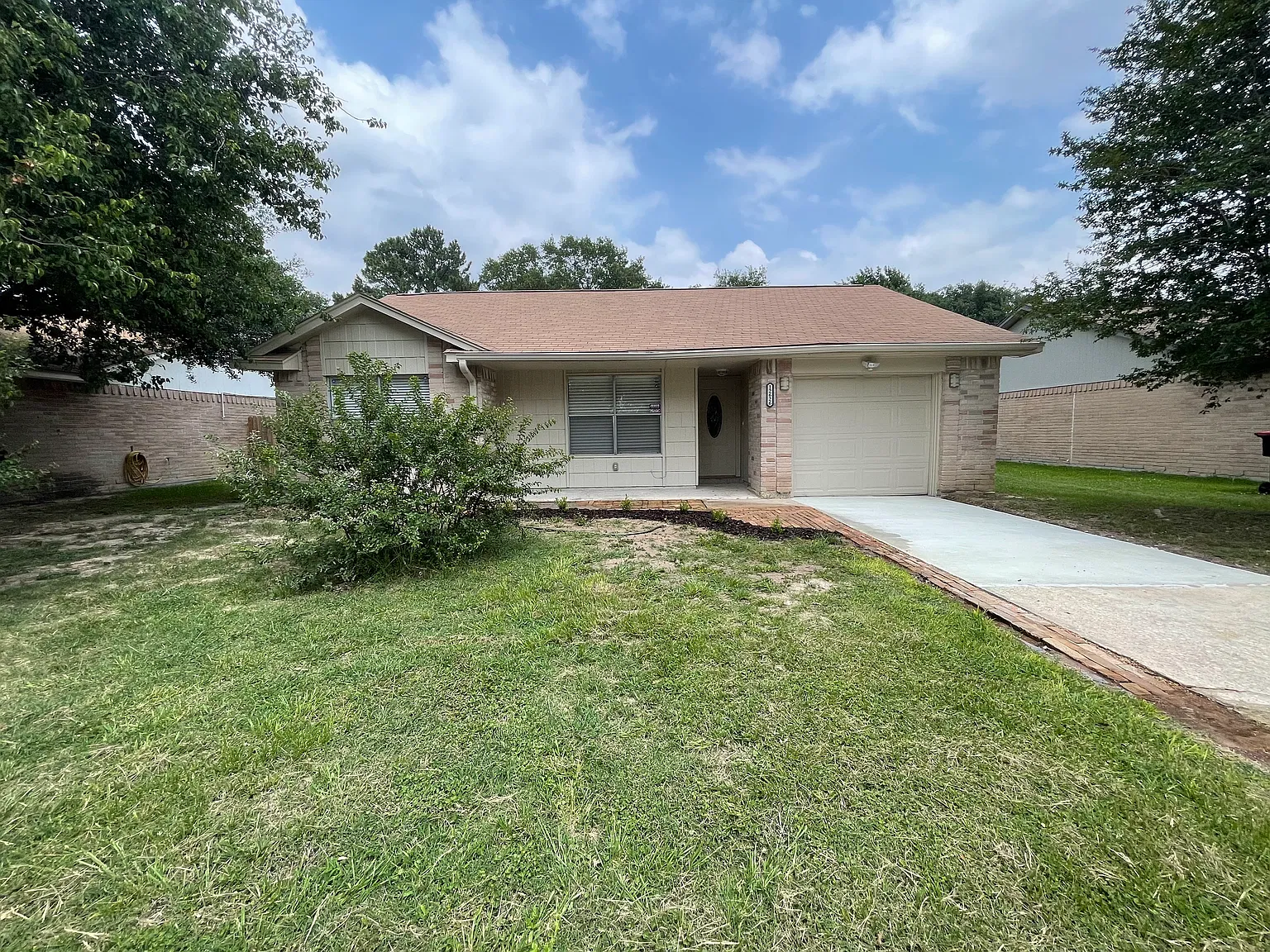 3 bed, 1032 sqft, $1,700 — Photo 2
