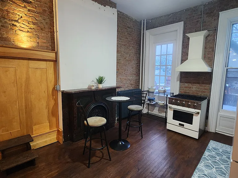 484 Madison Ave #1 — Photo 4