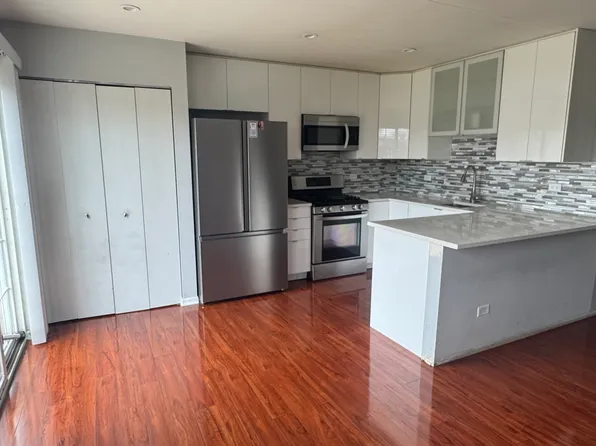 252 Williamsburg Ct, Romeoville, IL 60446