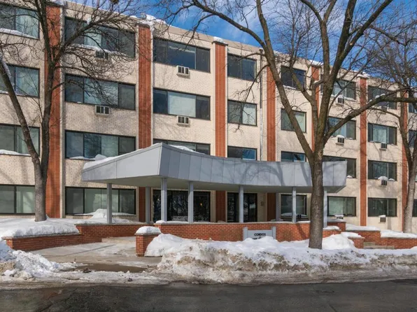 2700 W 44th St APT 313, Minneapolis, MN 55410