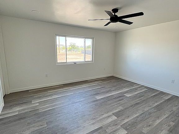 5th image of 1108 N Country Club Cir