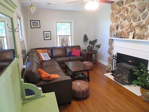 3rd image of 6115 Ellis Ave