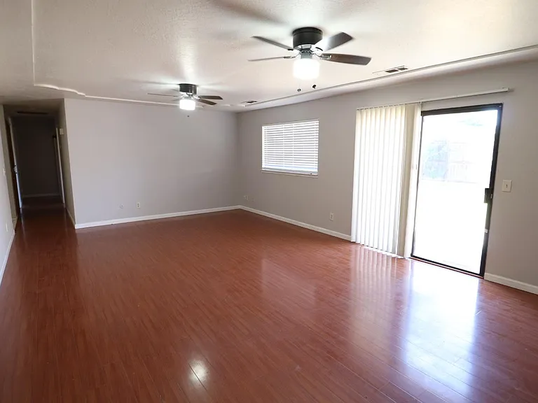 160 W Portland Ave — Photo 6