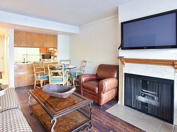 3rd image of 2000 Prospector Ave #213
