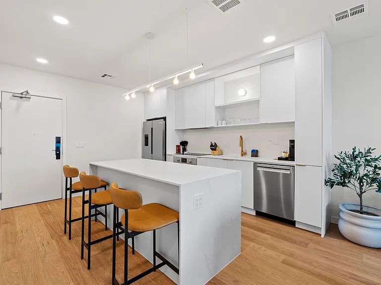 2323 S Lamar Blvd #505 — Photo 4