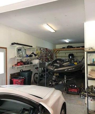 3 car tandem garage - large enough for your boat!