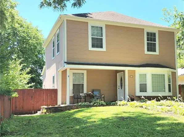 221 Linn St, Leavenworth, KS 66048