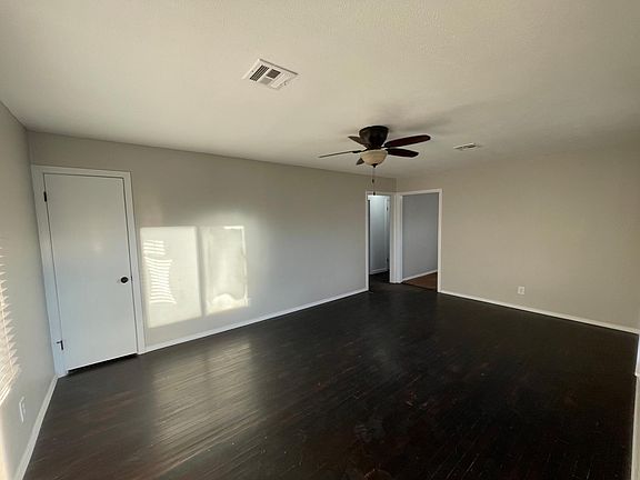 5th image of 1901 N Meadowbrook Dr
