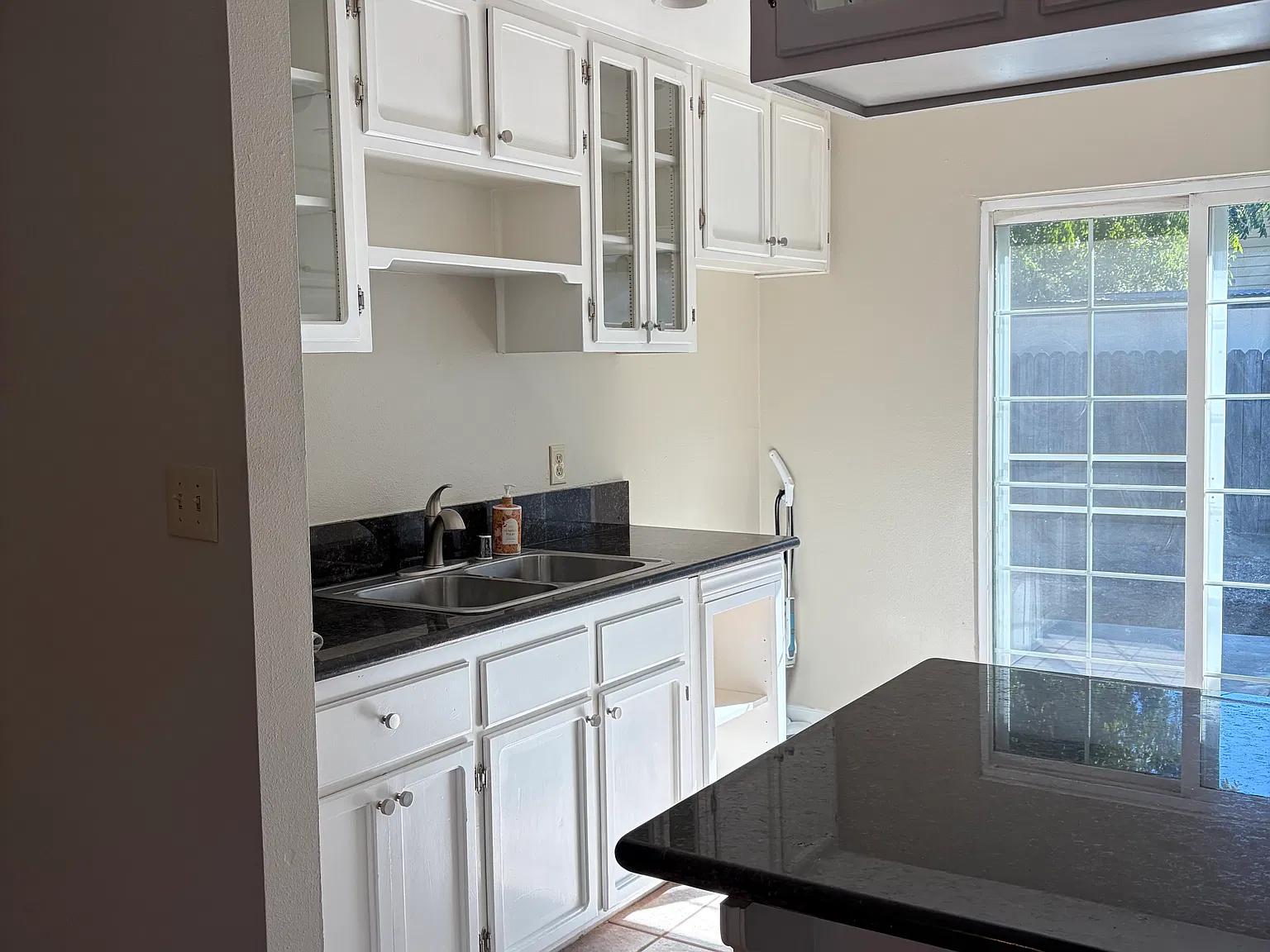 2 bed, 1100 sqft, $2,000 — Photo 4