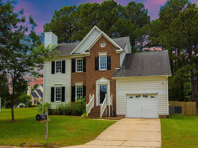 805 Penncross Dr — Photo 4