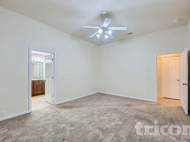 2927 Albares — Photo 9