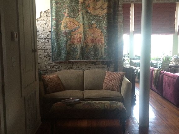 3rd image of 1000 St Charles Ave APT E