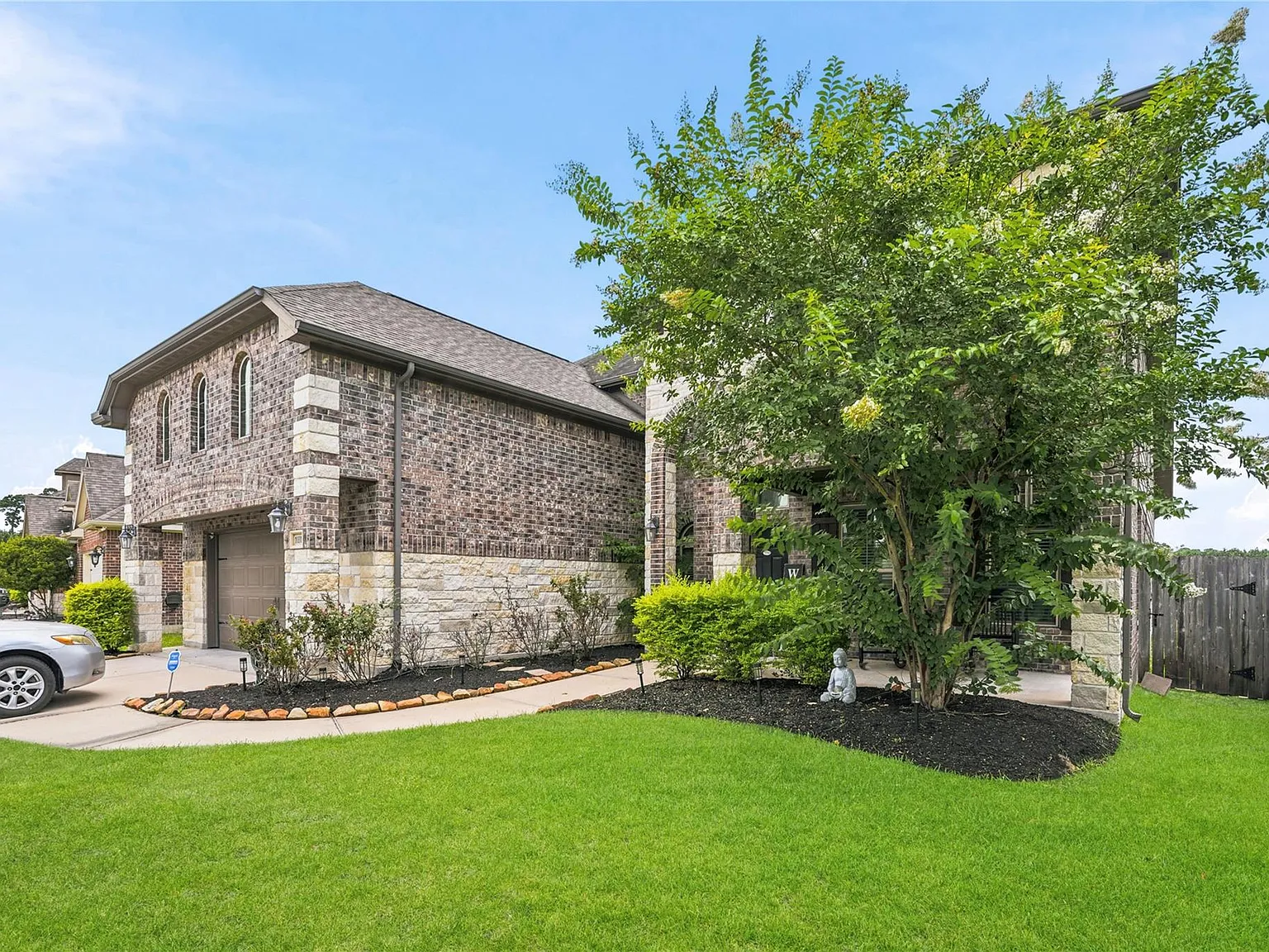 4 bed, 3.5 bath, 3933 sqft, $4,200 — Photo 1