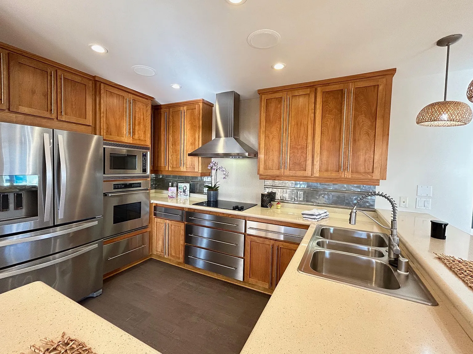 2 bed, 1841 sqft, $8,000 — Photo 4