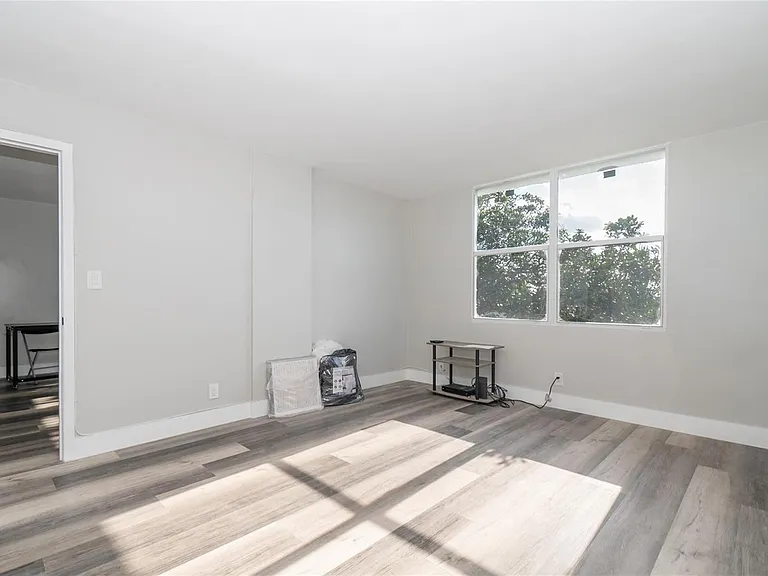 119 Royal Park Dr #4H — Photo 12