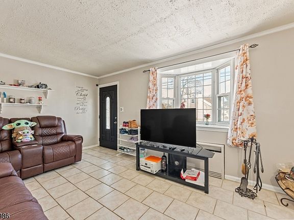 4th image of 102 Barnsdale Rd