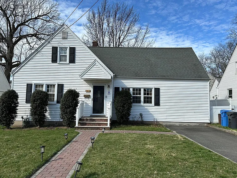 23 Mayfield Pl — Photo 1