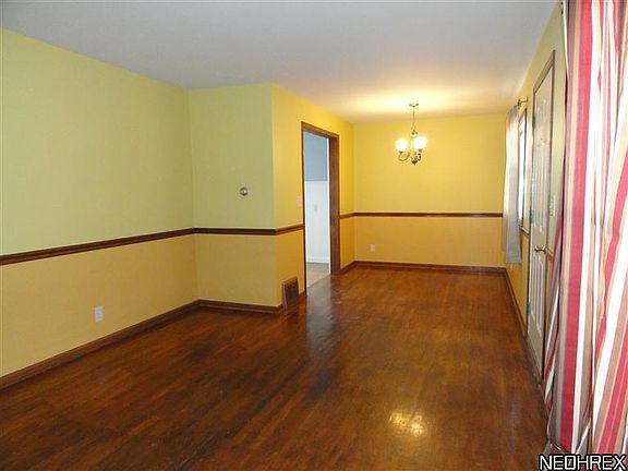 2nd image of 556 Meadow Ln