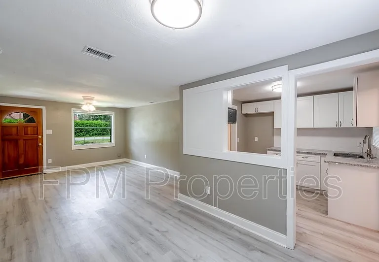 7832 Newton Rd — Photo 15