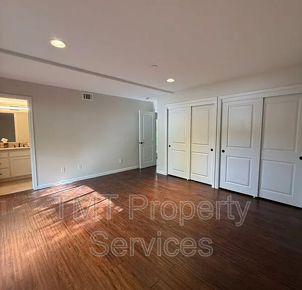 242 Lucas Ln — Photo 4