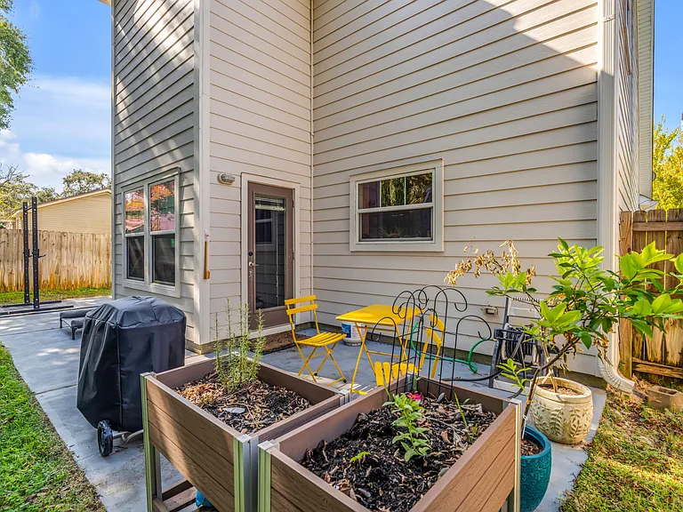 808 Willow St — Photo 22