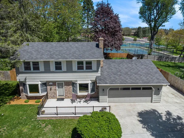 105 N Dr E, Marshall, MI 49068