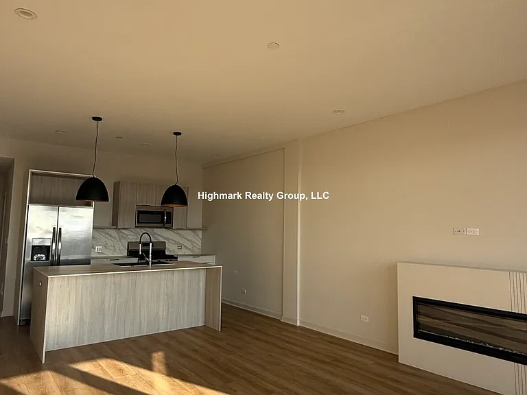 3207 N Narragansett Ave #306A — Photo 8