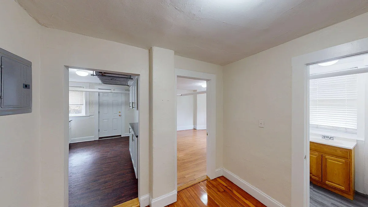 Building Photo - 19 Mount Hood Rd #B