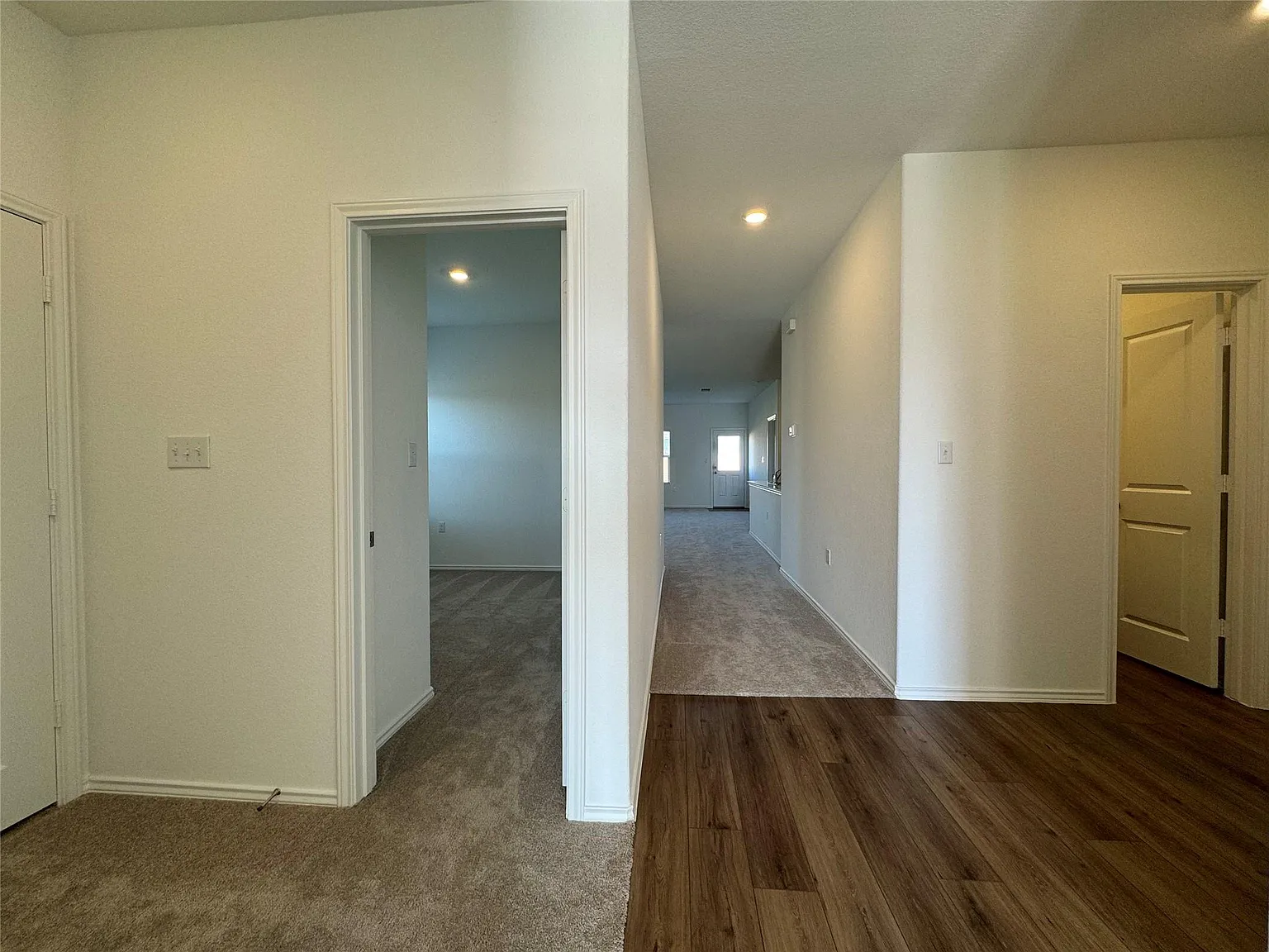4 bed, 2.0 bath, 1668 sqft, $2,100 — Photo 4
