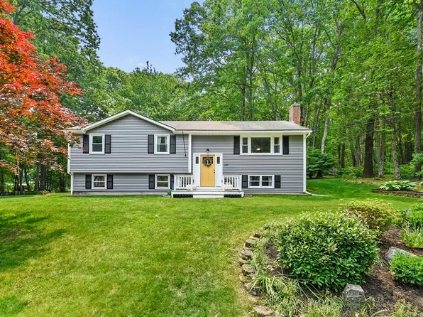 139 Fort Sumter Dr, Holden, MA 01520