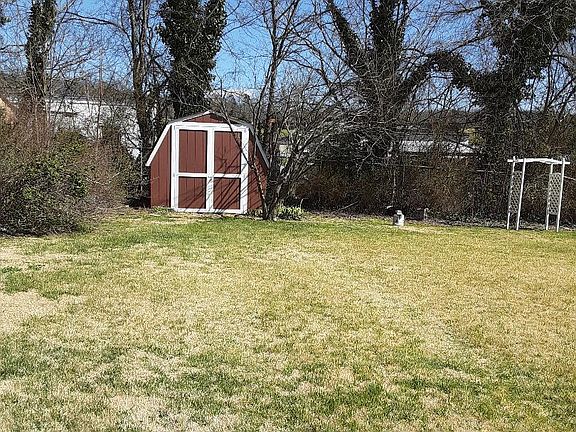 4th image of 1024 Peck Ln