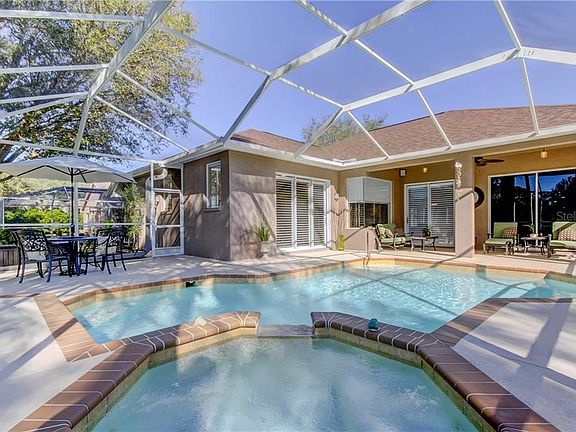 5th image of 392 Carriage House Ln