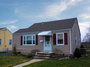 29 Eisenhower Dr, Sayreville, NJ