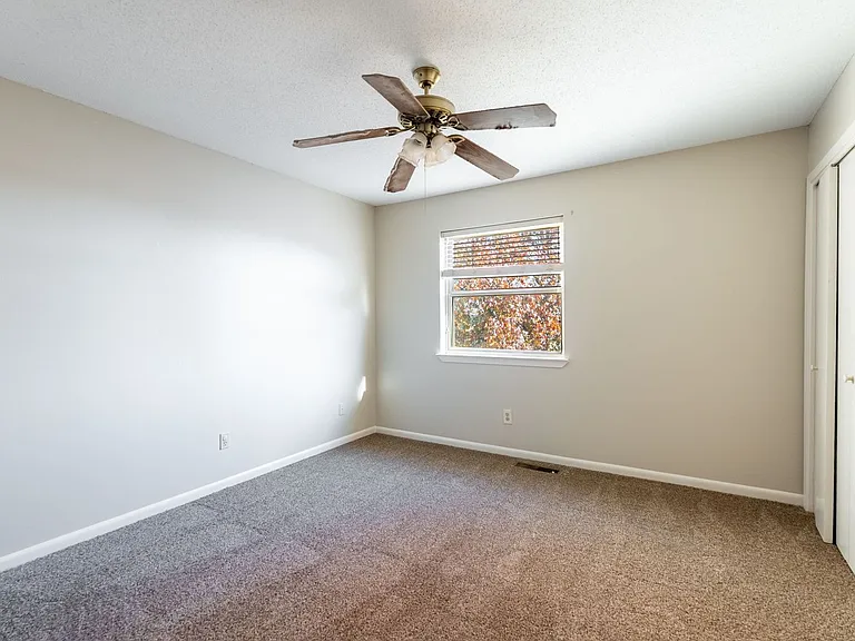 34 Edgehill Cv — Photo 17