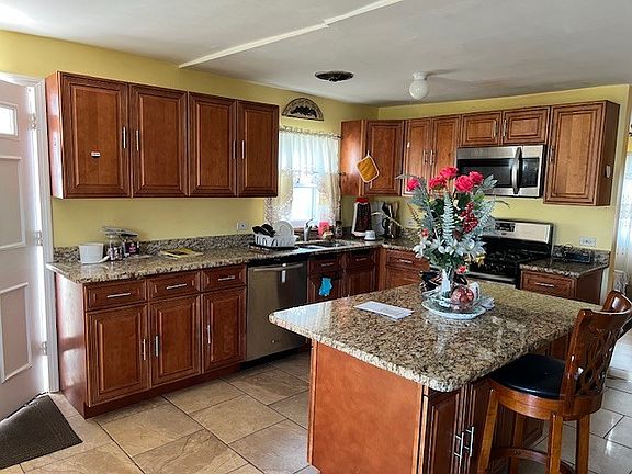 4th image of 3121 N Wolf Rd