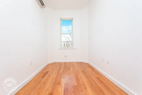 Rented by MySpaceNYC | media 17