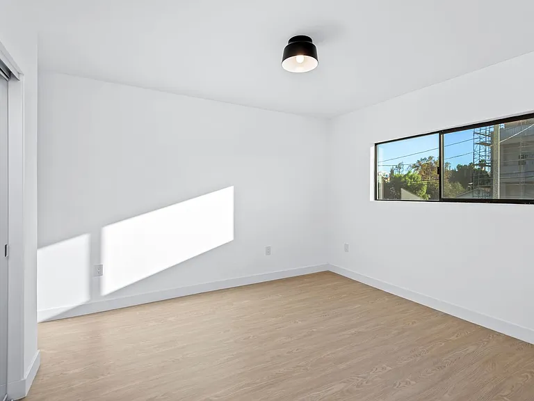 3415 London Street — Photo 10