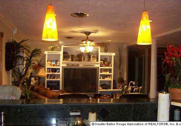 4th image of 11821 W Parkwood Dr